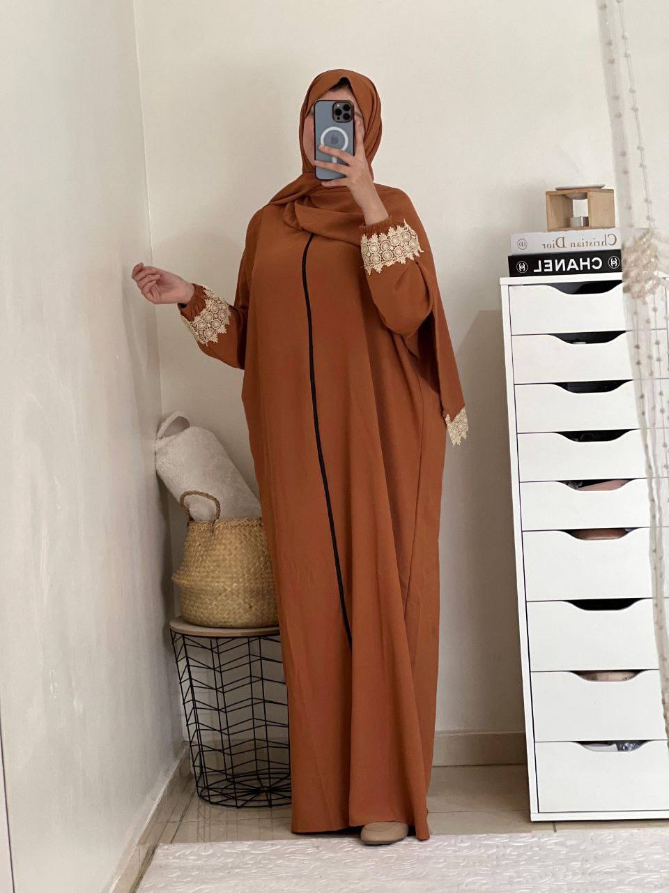 عباية نسائية فاخرة بالشال