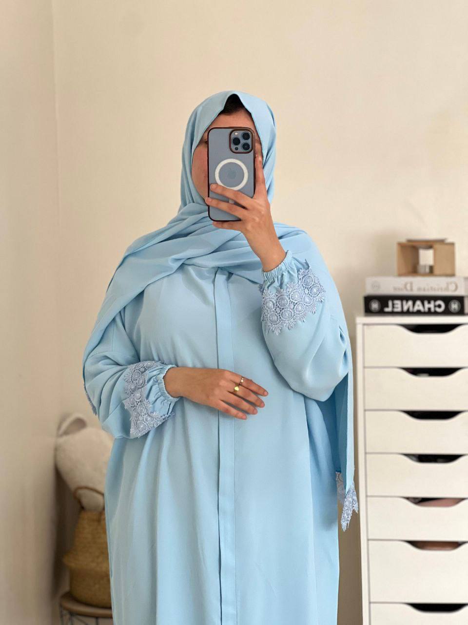 عباية نسائية فاخرة بالشال