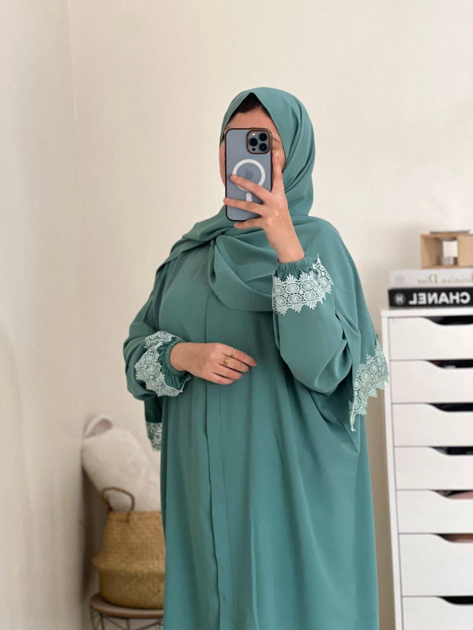 عباية نسائية فاخرة بالشال