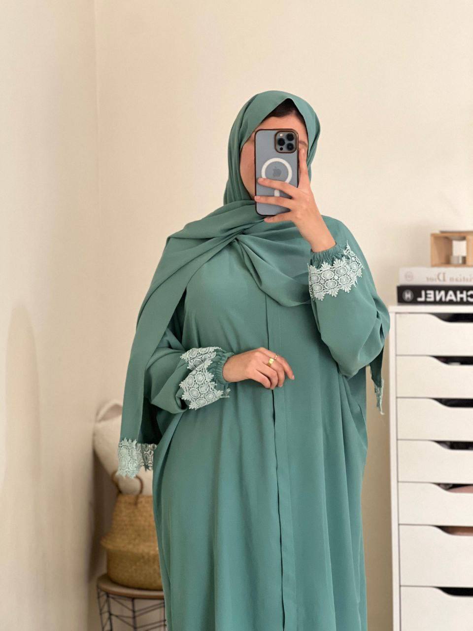 عباية نسائية فاخرة بالشال