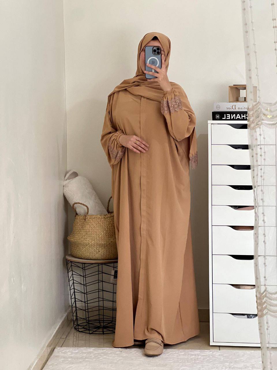 عباية نسائية فاخرة بالشال